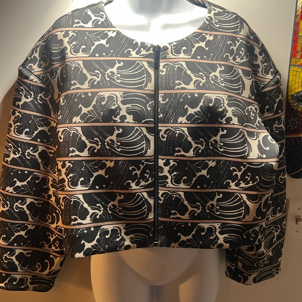 ELIZABETH AND JAMES Astor Print Scuba Jacket. Retail: $495
SIZE: M